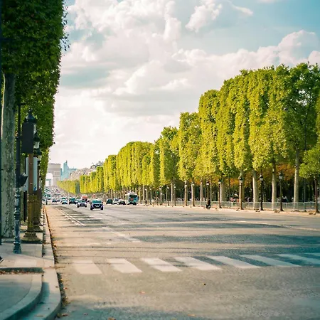 Appartamento Period Splendor Near Champs Elysees Parigi