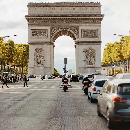 Period Splendor Near Champs Elysees Appartamento *