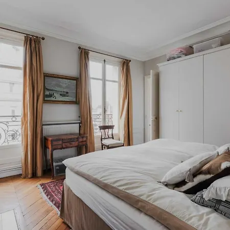 Period Splendor Near Champs Elysees Appartamento Parigi